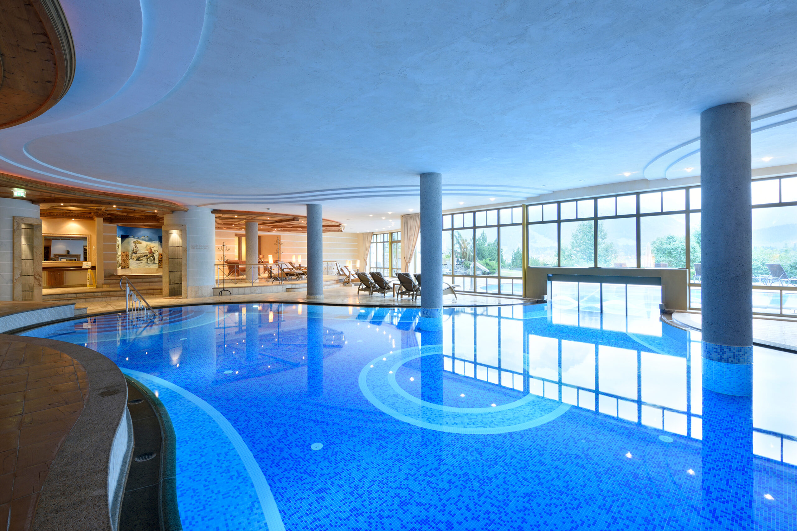 Großer Innenpool - Hotel Post 4*S