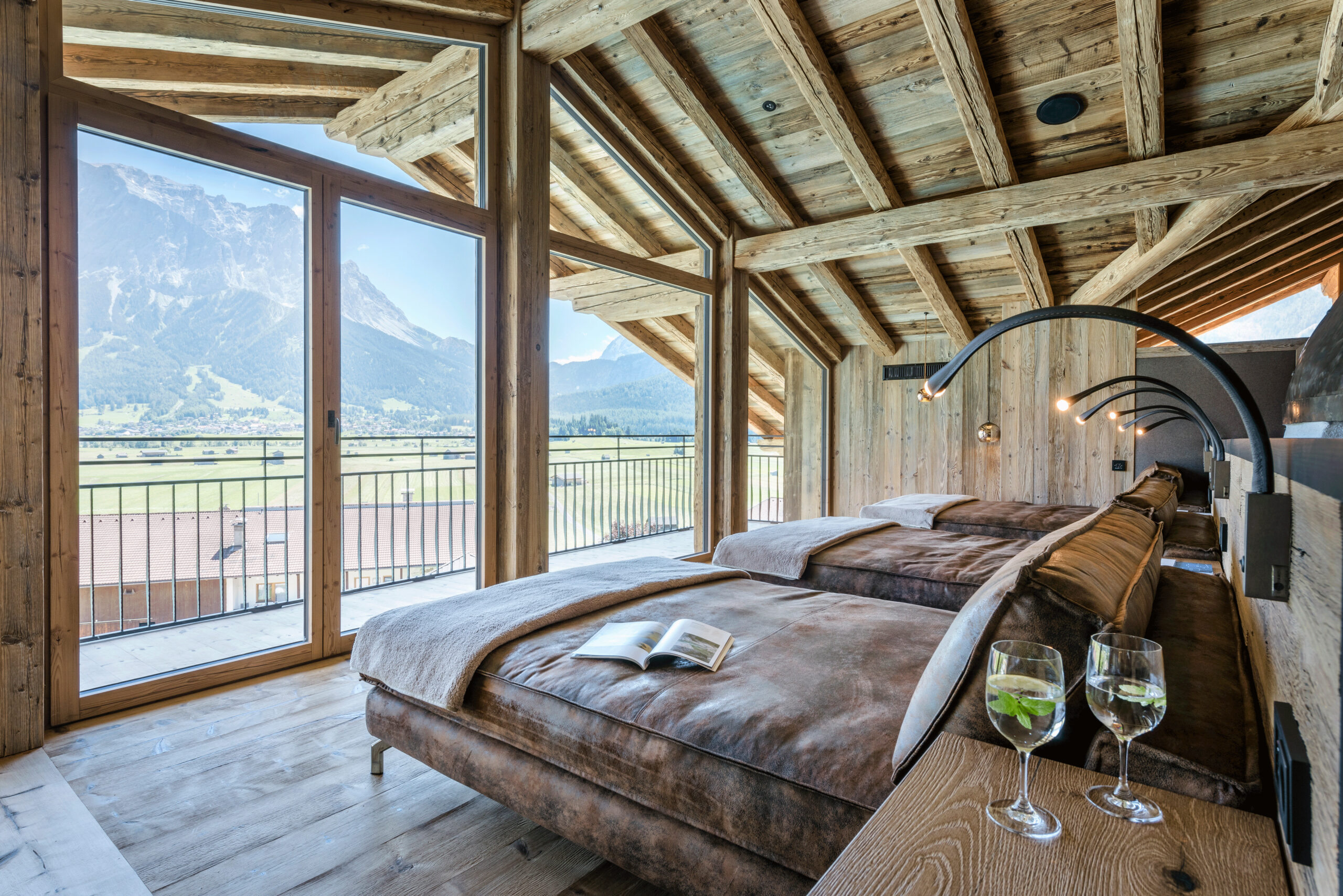 gemütliche Liegen mit blick auf die berge